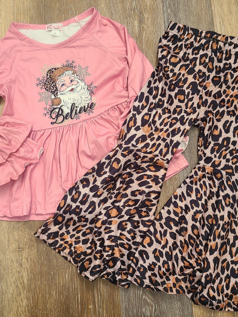 Clover Cottage Leopard Santa Print 2 Piece Girls Size 4T NEW